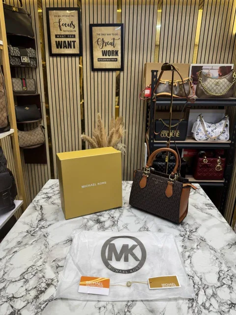 Micheal Kors Marilyn Medium Signature Logo Satchel With Box And Dust Bag (Coffee Brown)