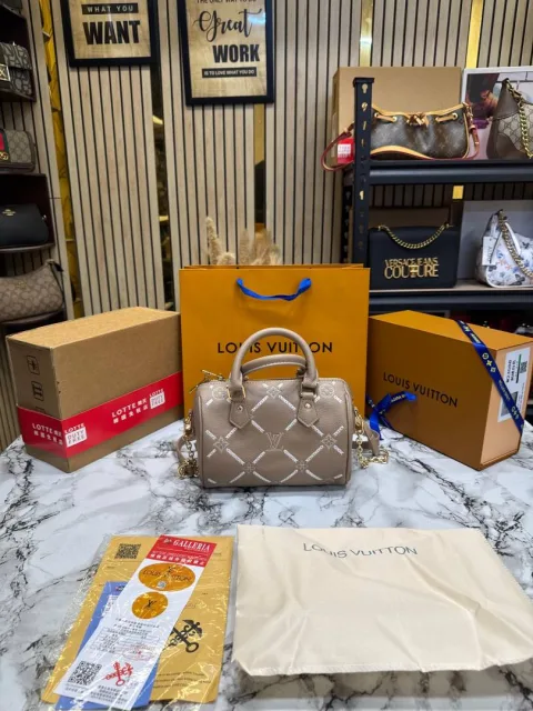 Loius Vutton Speedy Bandoulire 20 Style Bag with OG Box Dust Bag & Carry Bag Khaki M23588