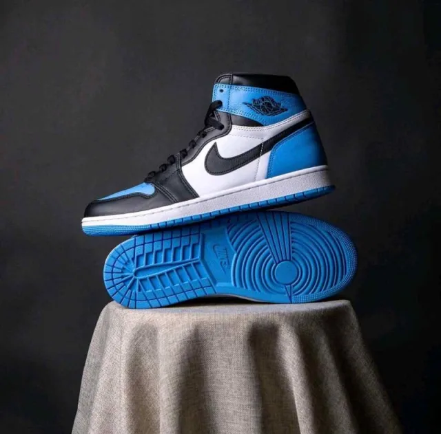 Air jordan Retro 1 high UNC toe