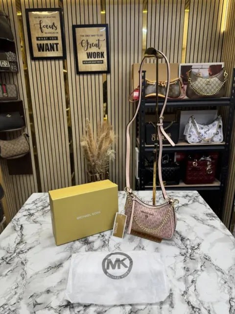 MICHEAL KORS CHARM PREMIUM SHOULDER BAG WITH OG BOX AND DUST BAG (PINK) (5575)