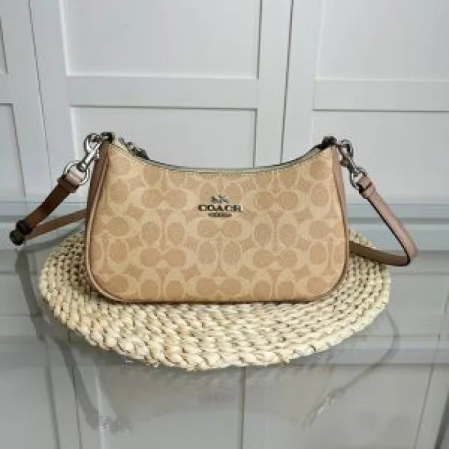 Coatch_teri shoulder bag in signature canvas bag with box packing