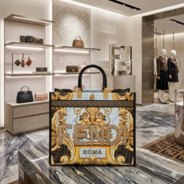 Fendy Sunshine Tote Bag from the collaboration between and Versace featurin rominent baroque print and tortoiseshell handles With Dust Cover premium quality