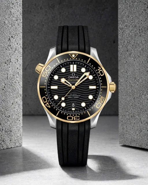 Omegg_a Seamaster Diver 300M Automatic Black Gold Black