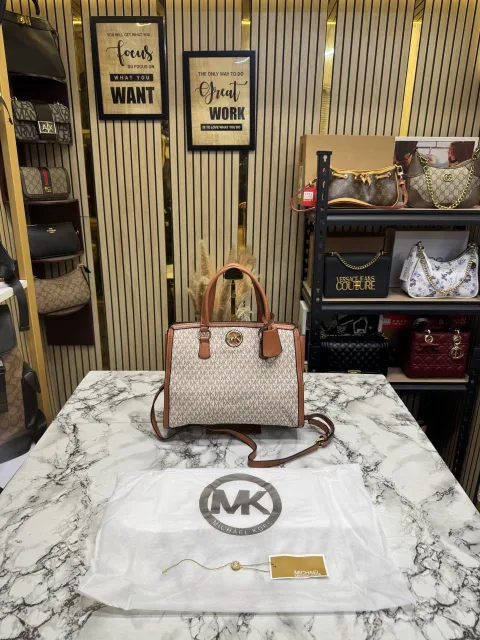Micheal Kors Jet Set Signature Satchel With Dust Bag Vanilla Tan