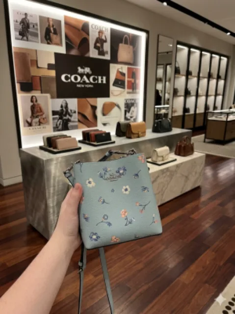 Coatch_floral bucket with box premium quality with box