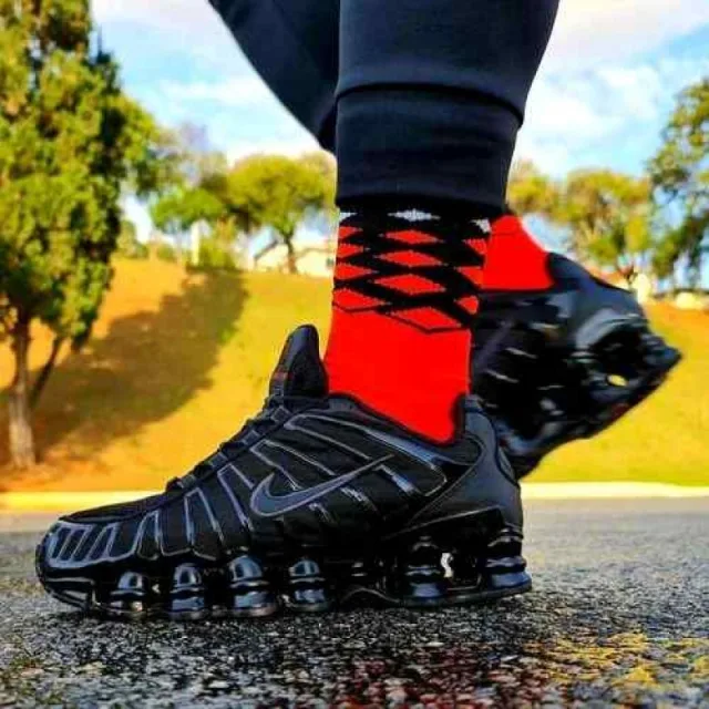 NIKKE AIRMAX SHOX TL TRIPLE BLACK