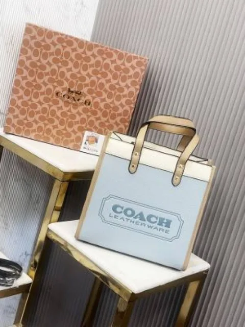 Coatch field tote bag with og folding box with 6466