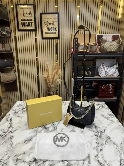MICHEAL KORS CHARM PREMIUM SHOULDER BAG WITH OG BOX AND DUST BAG (BLACK) (5575)