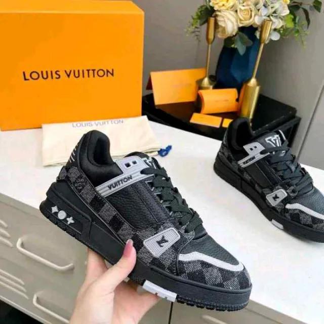 Loiuss Vuitton Trainer Black Grey