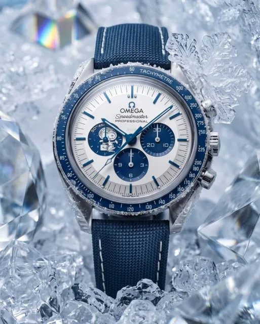 Omegg_a Speedmaster Silver Snoopy