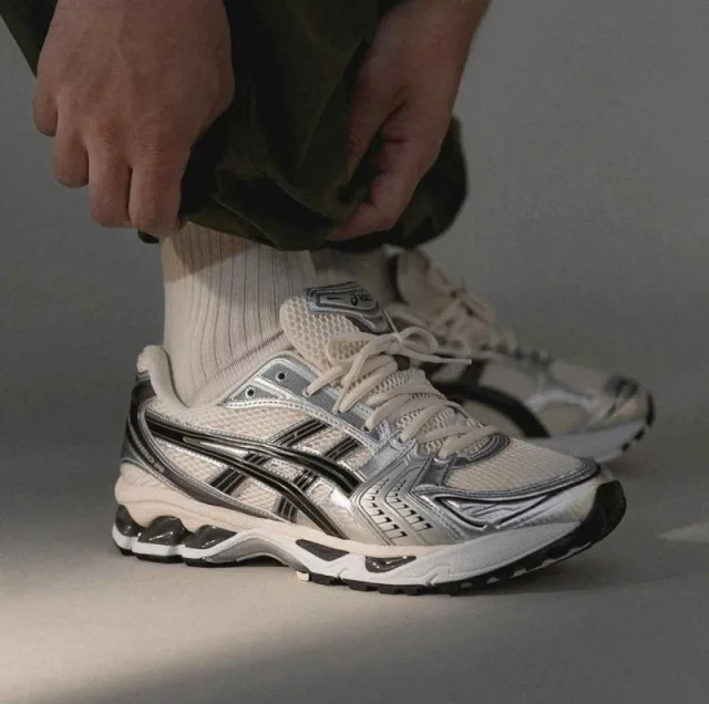Asiicss Gel-Kayano 14 Cream Black Metallic Plum 611